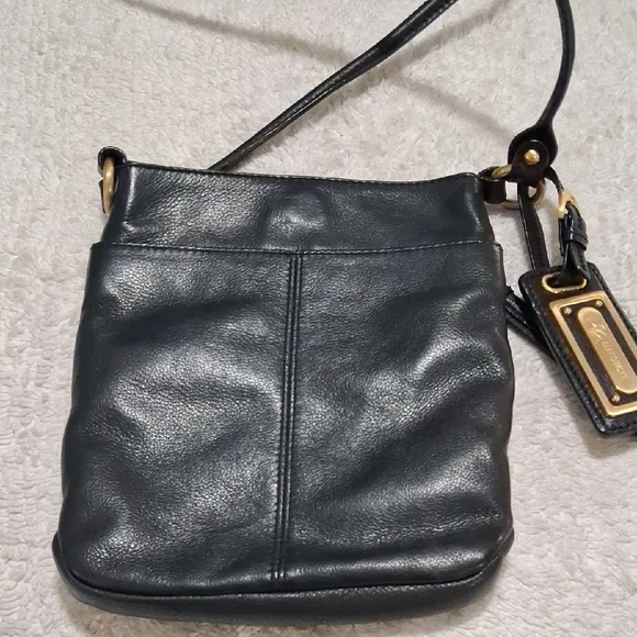 B. Makowsky Black Leather Crossbody Bag with Gold Details - Picture 3 of 8